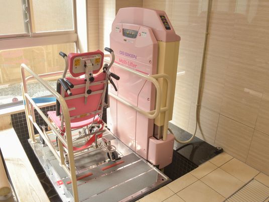 浴室用リフト設備