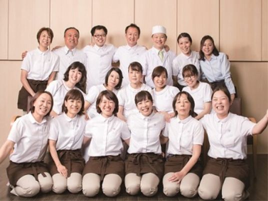 スタッフの集合写真