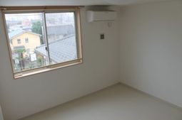 明るい和室の居室