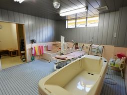 快適な設備の浴室