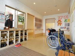入口エリアとスタッフ