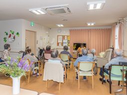 共用リビングでのくつろぎ時間