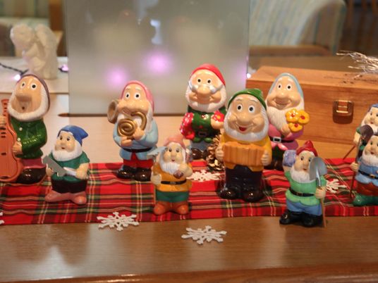 クリスマス飾りの棚  