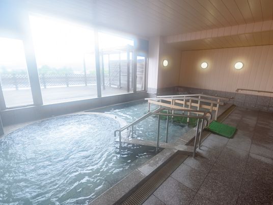 明るい空間の浴場