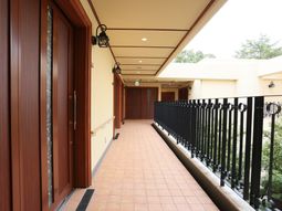 廊下と手すりの外観