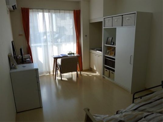 明るい一人暮らしの部屋
