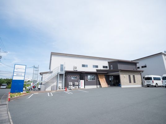 モダンな建物の外観