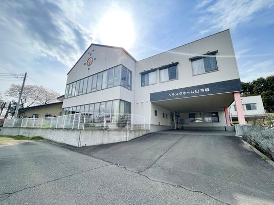 広々とした外観