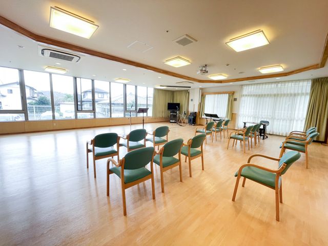 広々とした多目的室 多目的室 自然光が差し込む明るい空間です。余裕のある広さで、様々な活動に対応できます。