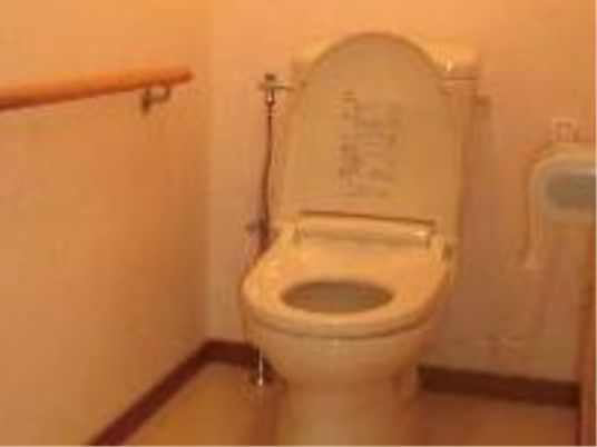 手すり付きトイレ空間