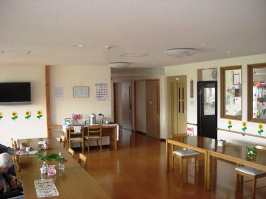 広々とした明るい居室