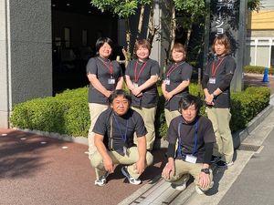 スタッフ集合の外観前  