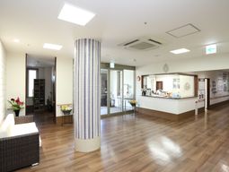 清潔感ある広いロビー