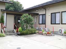 緑あふれる建物前景