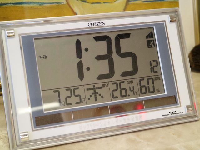 快適環境を示す時計表示 時計 快適な温度と湿度を常に保つ環境で、心地よい職場を提供します。