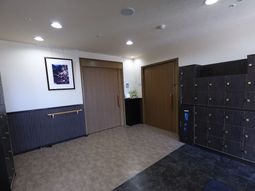 エントランスの清潔な空間