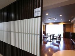 落ち着いた雰囲気の食堂