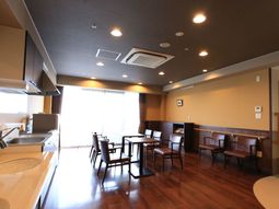 明るいダイニングスペース