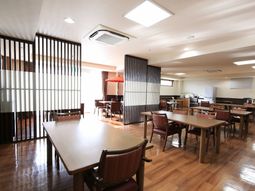 広々とした明るいダイニング