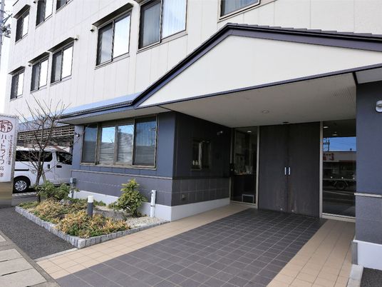 清潔感のある施設エントランス