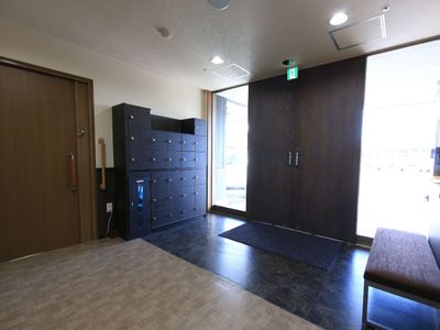 エントランスの明るい空間