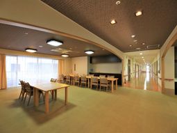 明るい廊下とダイニング