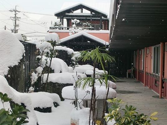 雪に包まれた中庭  