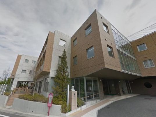モダンな建物の外観