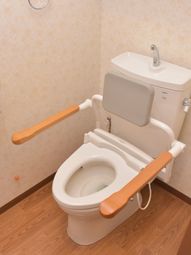 バリアフリーの洋式トイレ
