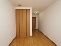 清潔感のある居室の一角