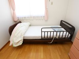 居室のシンプルなベッド