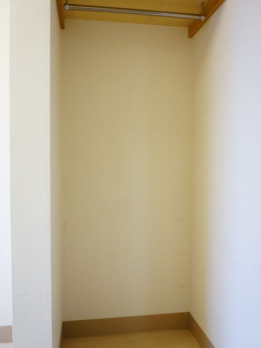 シンプルなクローゼット