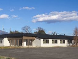 広々とした駐車場の新築