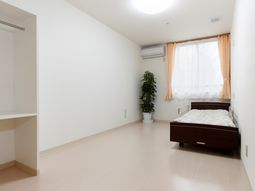 明るい空間の個室居室