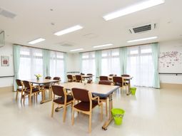 明るいダイニングスペース