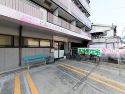 清潔感のある施設エントランス