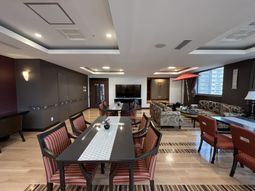 広々としたラウンジ