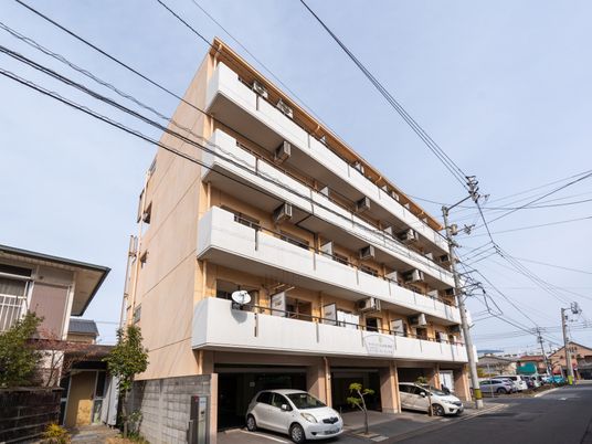 5階建ての外観