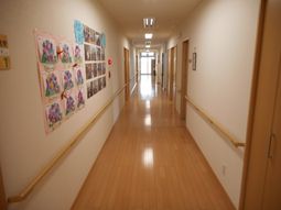 明るい廊下の様子