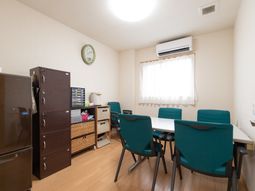 食堂のダイニングエリア