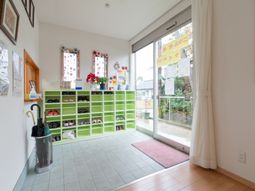 エントランスの靴棚と玄関