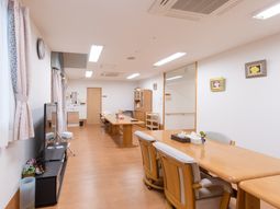 明るいダイニングスペース