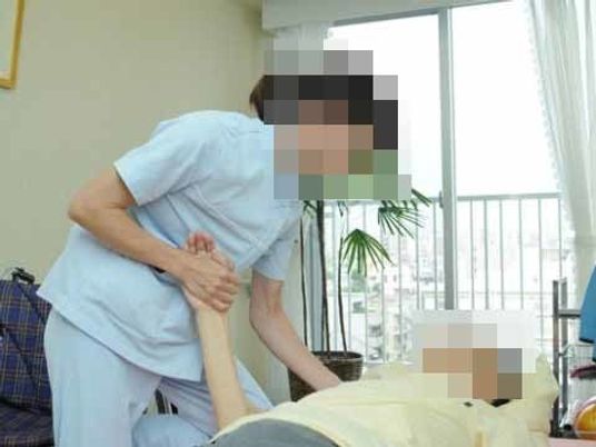 介助を行うスタッフ