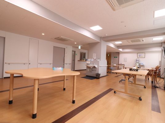 明るく広々した機能訓練室