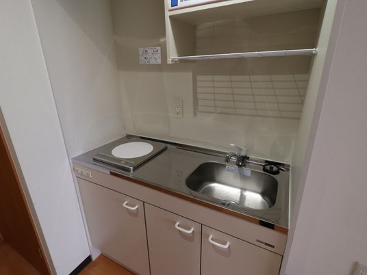 コンパクトな洗面台とコンロ