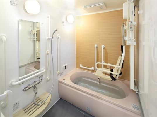 バリアフリーの浴室設備