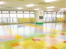 カラフルな床の機能訓練室