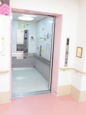 エレベーターの入り口