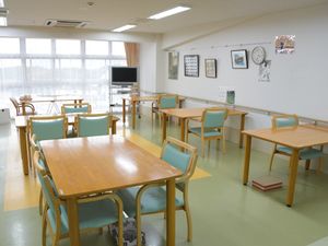 広々とした明るい食堂