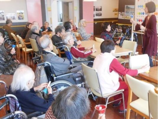 多世代が集う食堂